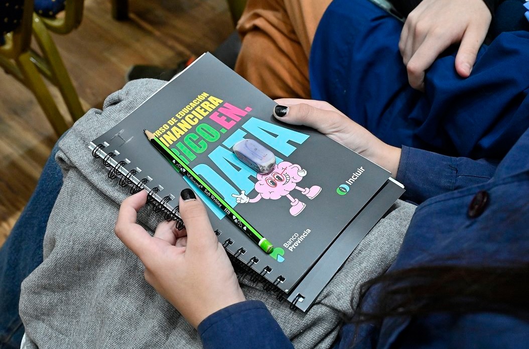 Rico en Data Educación financiera para jóvenes