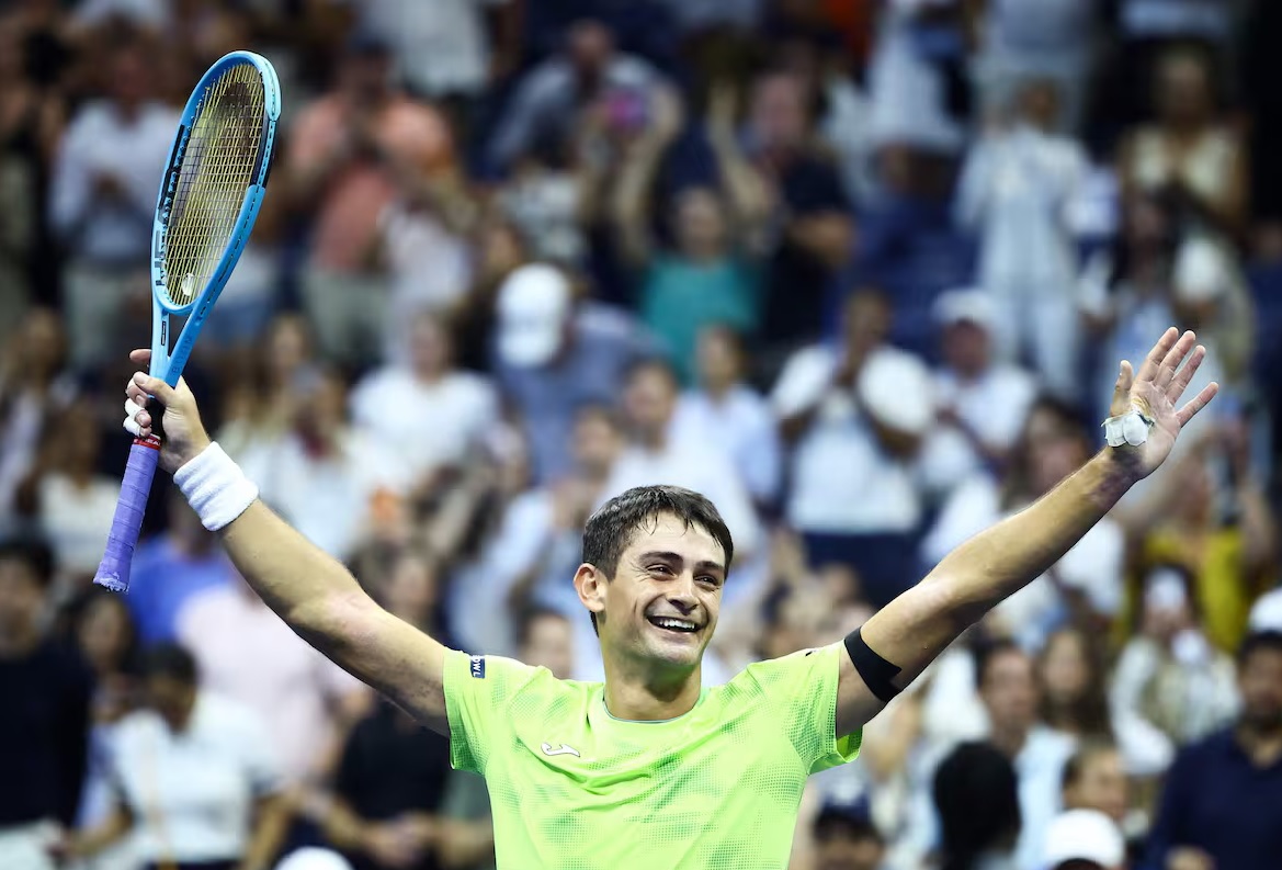Navone elimina a Djokovic