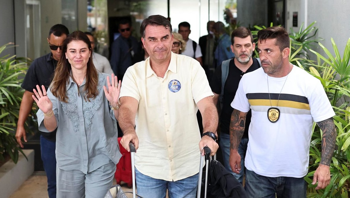 Flávio Bolsonaro salida Argentina