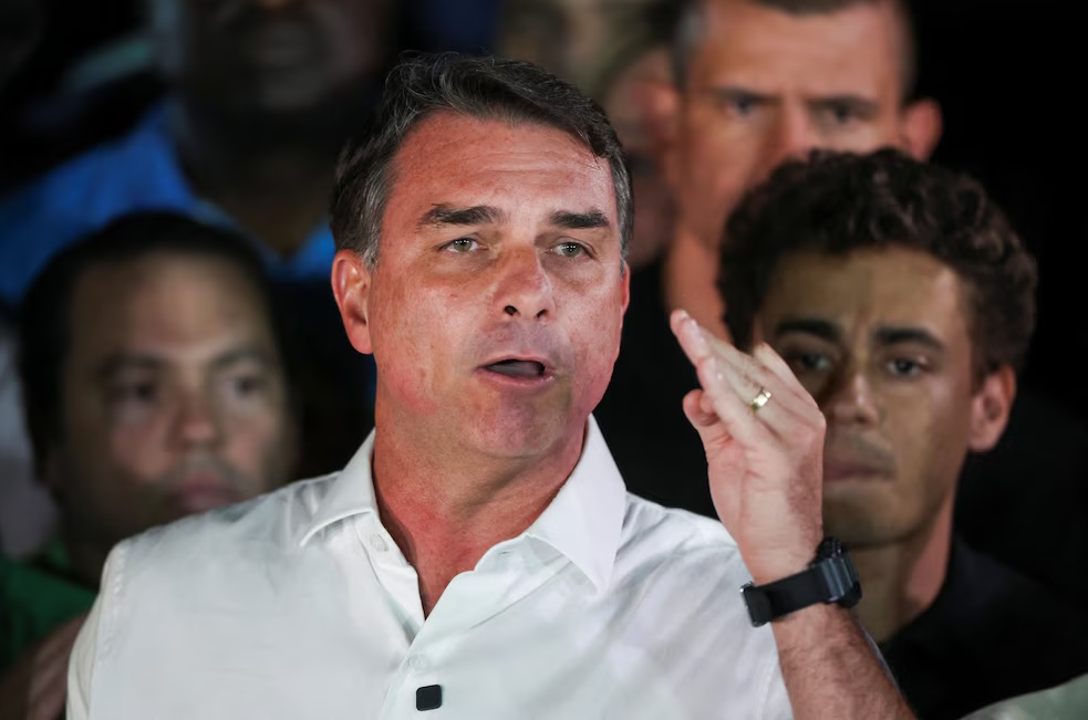 Fuga de Flávio Bolsonaro